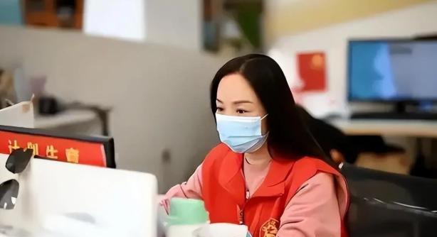 |“成人礼”风波持续发酵,刘红英出面回应,却因态度再惹众人反感