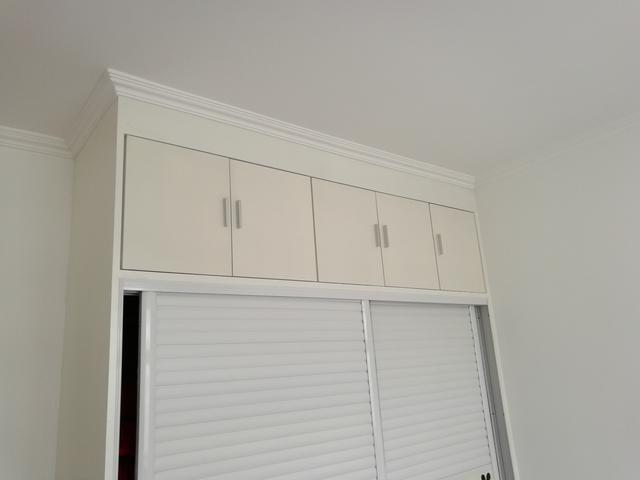 当定制衣柜遇到踢脚线:装修工人让贴,衣柜工人让拆,孰对孰错?