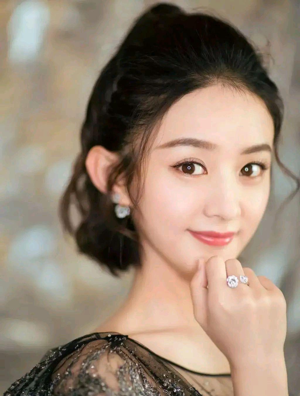 赵丽颖|赵丽颖越来越像演员杨昆,真是应了那句话“长大后我就成了你”!