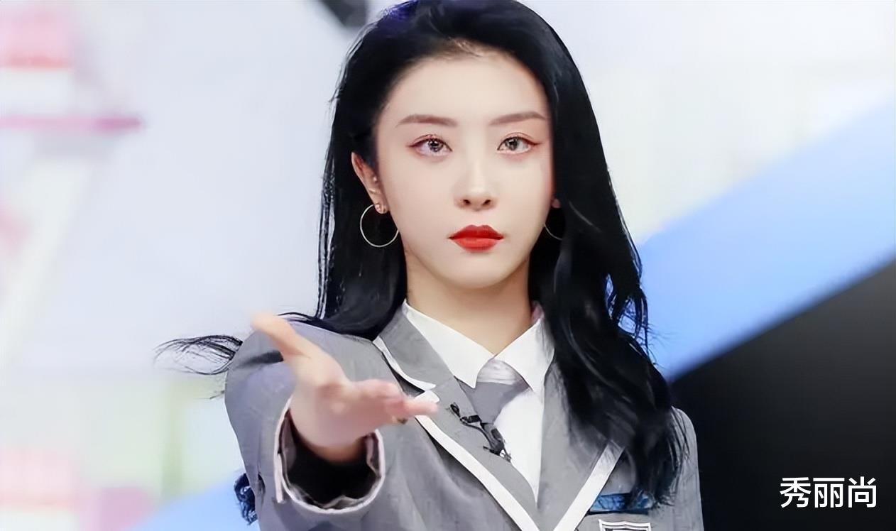 看似“平平无奇”，实则家世显赫！这12位明星的父母富得流油