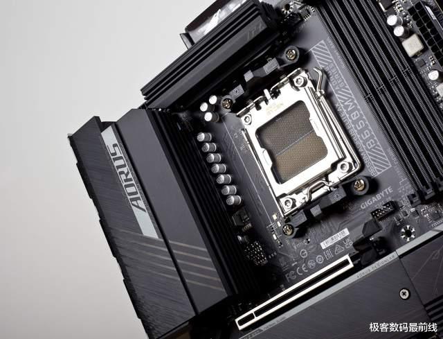 技嘉|战利品陆续到货,R7 7700X+技嘉B650M小雕AX+先马“海景房”体验