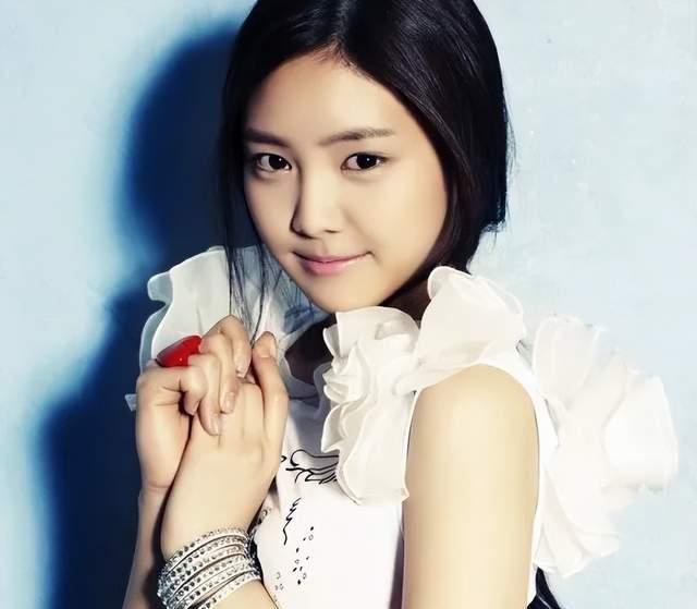 蓝盈莹|校暴成员也能出道？酷似众多偶像；ASTRO成员唱歌被嘲？