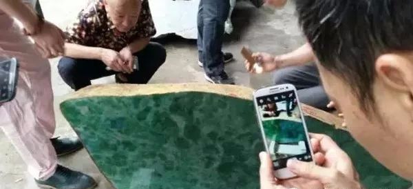 缅甸翡翠|最贵的翡翠原石500亿，独一无二前所未有！