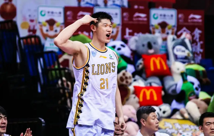胡金秋|胡金秋！苦难中成长起来的MVP，因经济问题放弃清华附中，选择广厦