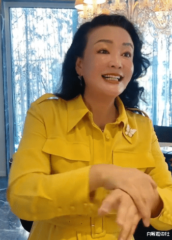 张兰|张兰懒理大S婚讯搞直播,提到孩子眼神躲闪,孙子孙女疑改韩国籍