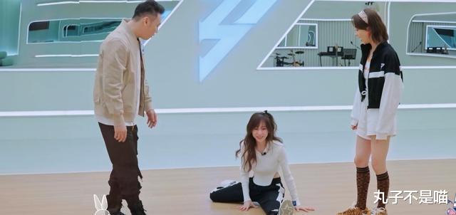 吴谨言|吴谨言练出很多肌肉，会360度转圈，王心凌39岁会劈叉