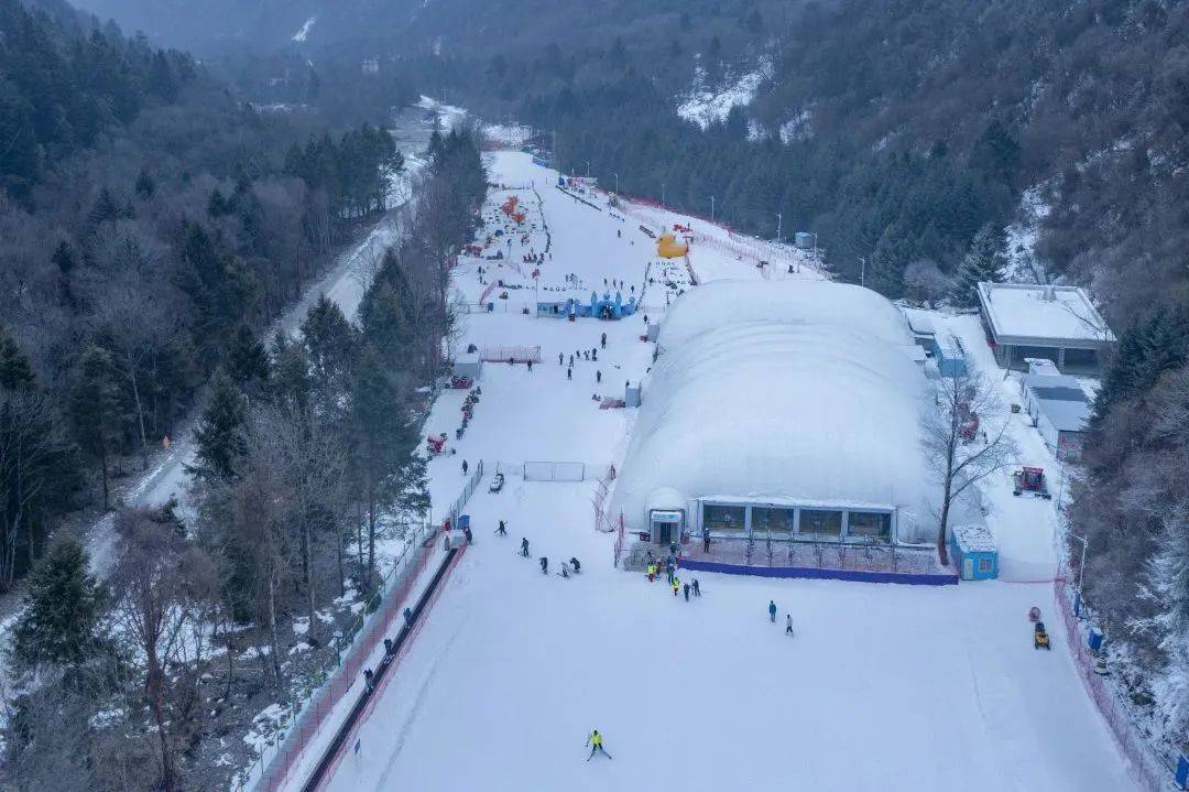 孟屯河谷|争创国家全域旅游示范区｜踏雪而来！孟屯河谷冰雪馆今日正式开“板”！