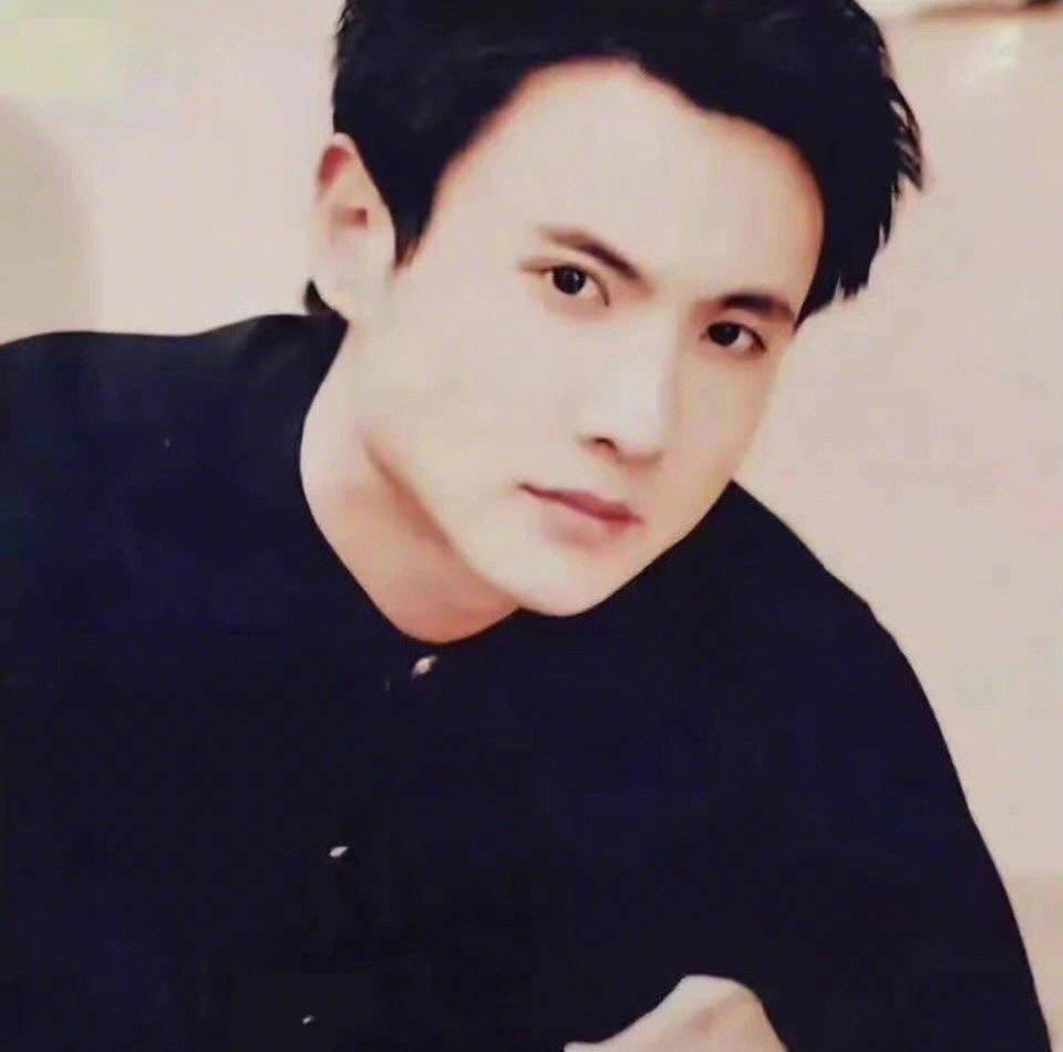 沈腾|沈腾学普拉提练身材，与教练合照超接地气，穿粉红背心显年轻