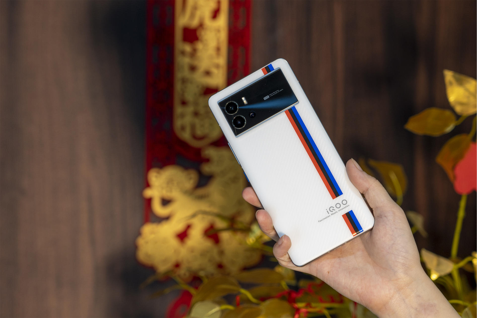 iqoo|iQOO 9搭载旗舰双芯，全新操控体验造就畅爽游戏体验