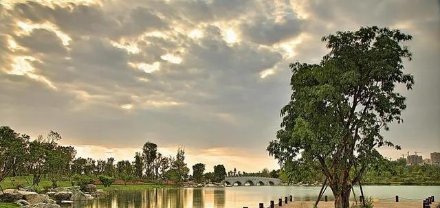 新疆维吾尔自治区|一座“慵懒”的城市,打打麻将,品一壶好茶,外国人巴适的不想走