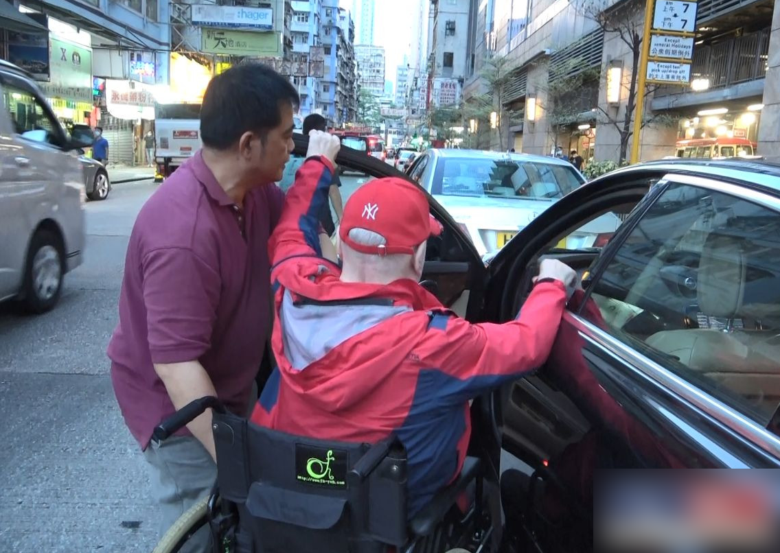 张伟文|69岁歌手张伟文确诊新冠，多病缠身住养老院多年，已送医情况不明