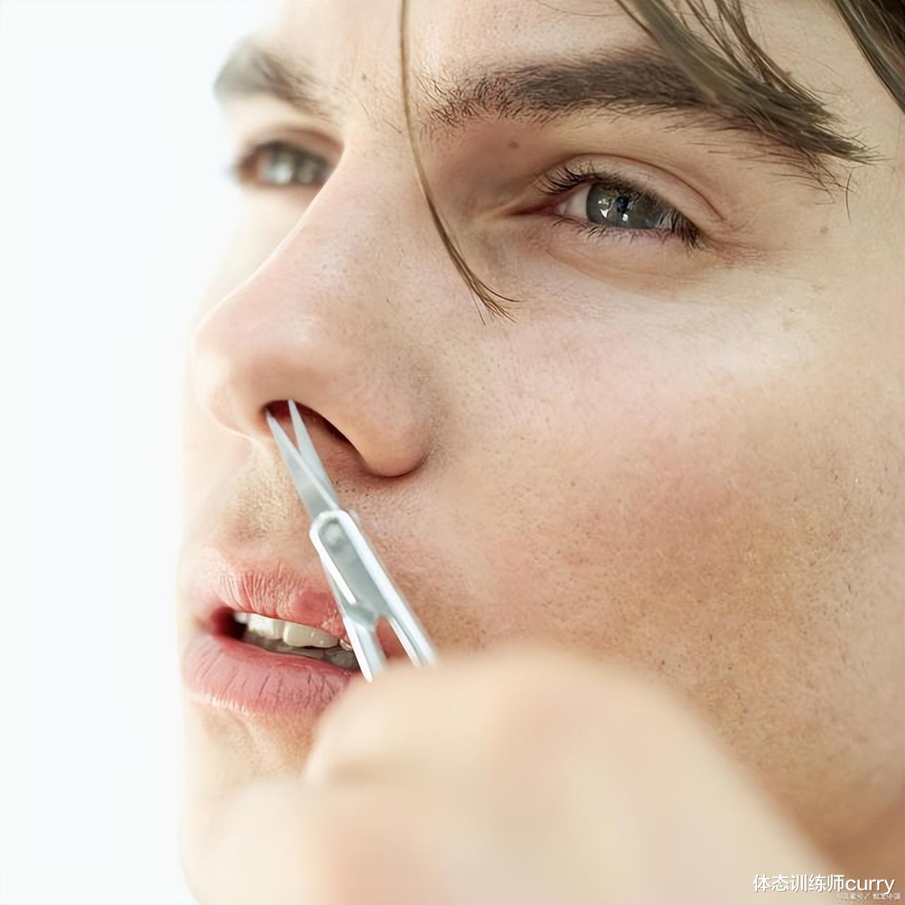 黑色素|鼻毛外窜的男人，有何不同之处？鼻毛变白说明了什么？