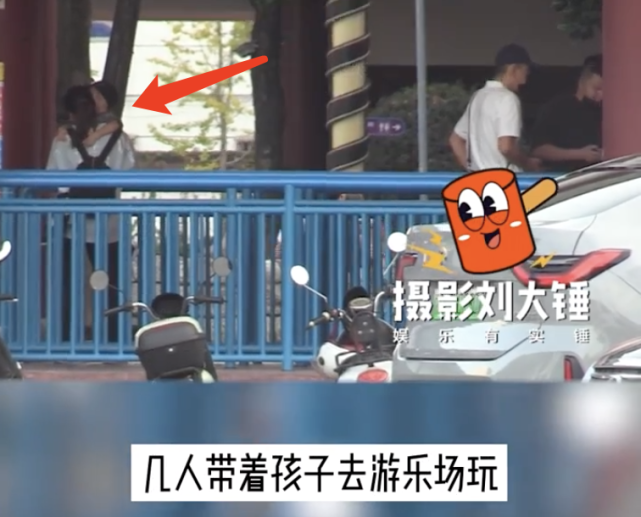 赵丽颖|冯绍峰赵丽颖被指，不拍戏也不带娃，想想随司机保姆出游更像一家三口