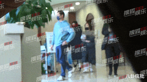 李亚鹏|李亚鹏再当爹！女友小他19岁，傲人身材，模特总冠军！