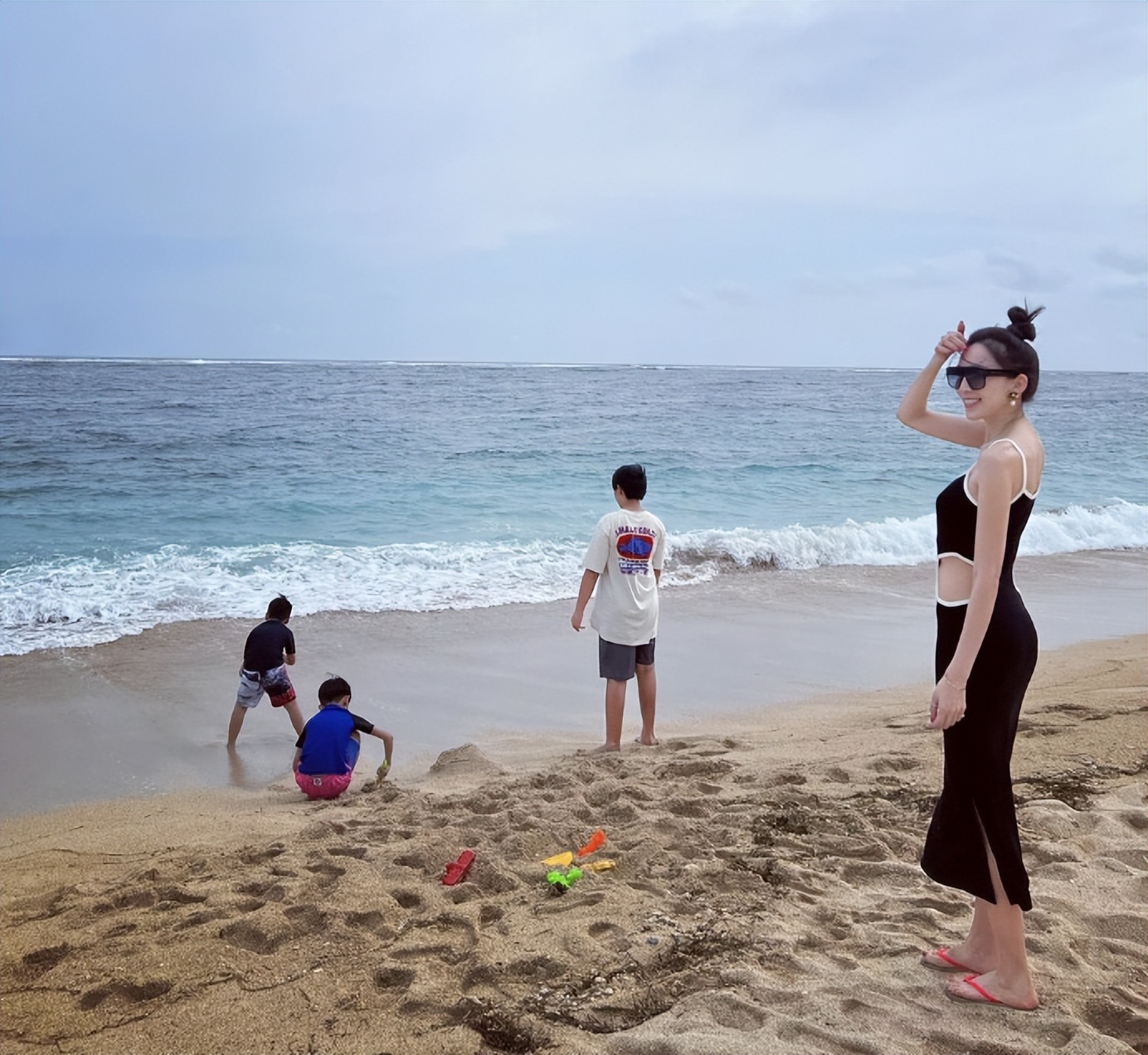 陈若仪|林志颖娇妻晒露腰照,腹部扁平瘦成皮包骨,看不出生过三个儿子