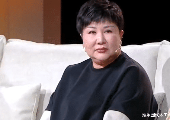郭德纲7岁儿子近照曝光！减肥成功模样随妈，手戴大金镯少爷派足