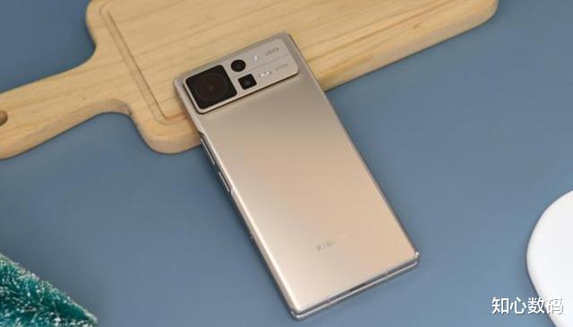 小米科技|小米MIX Fold2和三星Z Fold4全面对比:优缺点一目了然