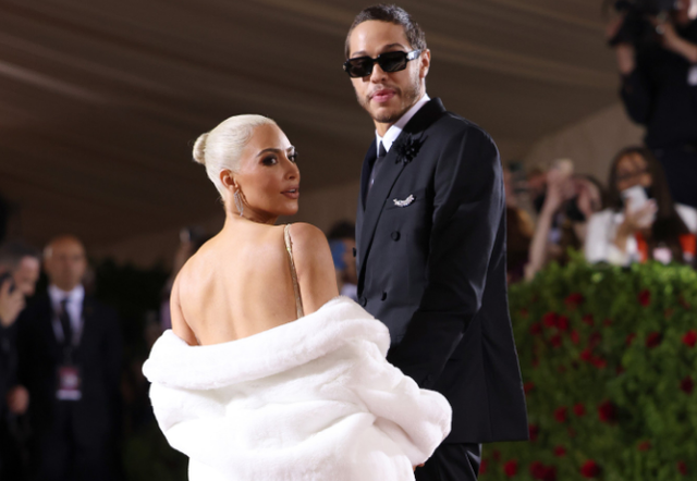 金·卡戴珊|卡戴珊男友被死亡威胁，收30封恐吓信！两人又同框，破分手传言