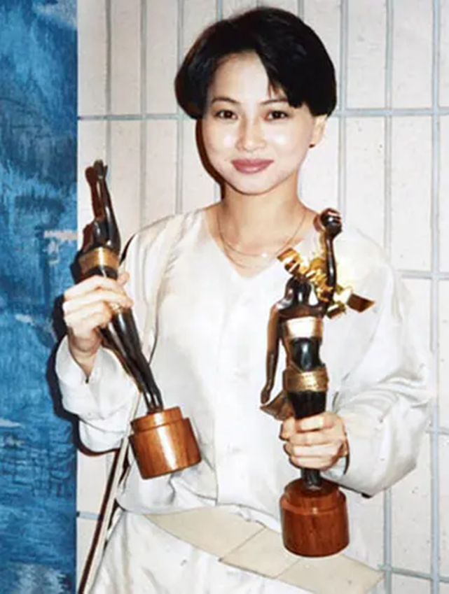 退休|55岁港星退休定居广州，跳广场舞无人识仍笑开怀，已融入内地生活