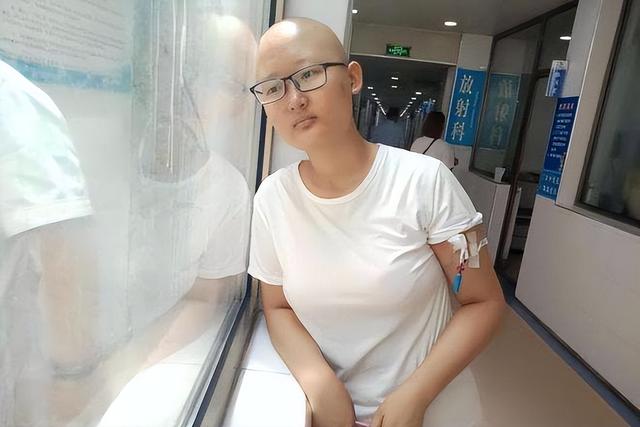 河北少女李明馨7年花200万抗癌,亲友劝放弃,怒道:我凭啥就该死