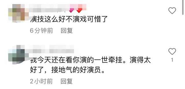 李菁菁|李菁菁外出吃饭被偶遇，与路人搂抱合照态度亲切，胸前大玉坠抢眼