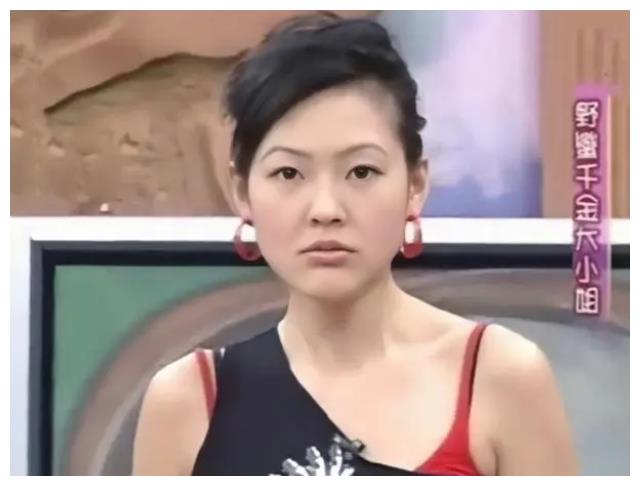 大S|大S还有个亲姐姐，不当明星不嫁豪门，她才是人生赢家