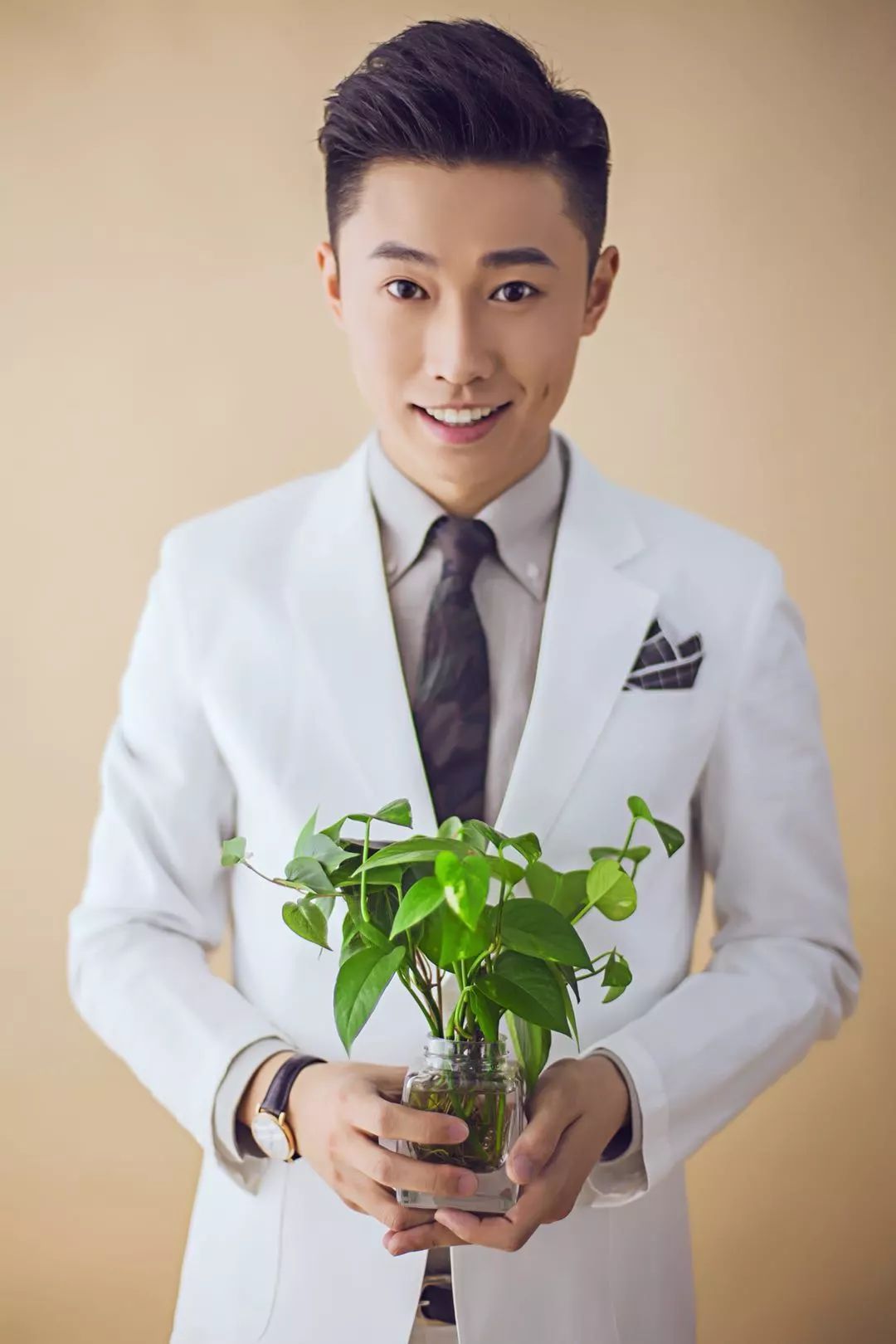 主持人|周小闹:曾是省台主持人,一人演一个学校走红,如何征服千万网友