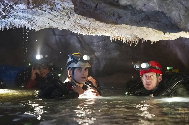 在37米深的海底洞穴内,发现有2万年前的壁画,原始人是怎么画的