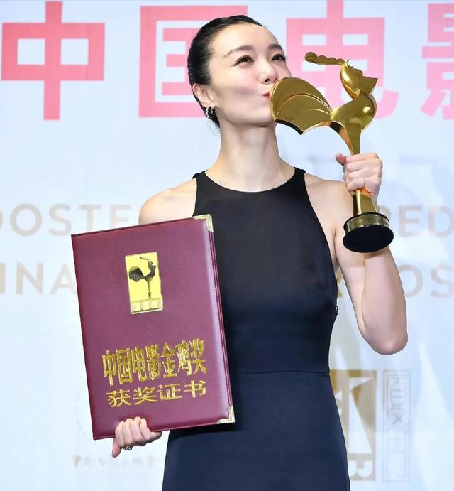 齐溪|出场晚而且出镜少，齐溪凭什么拿下最佳女配角？全靠一场“打戏”