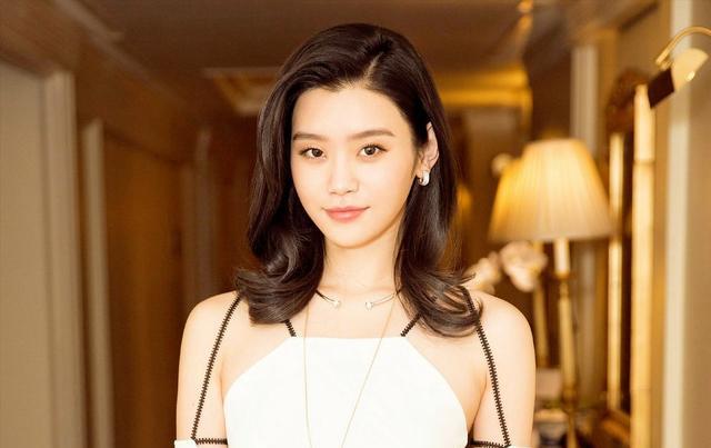 关凌|何猷君结婚3年没办酒,前任再婚却摆满金银珠宝,排场壕过何超盈