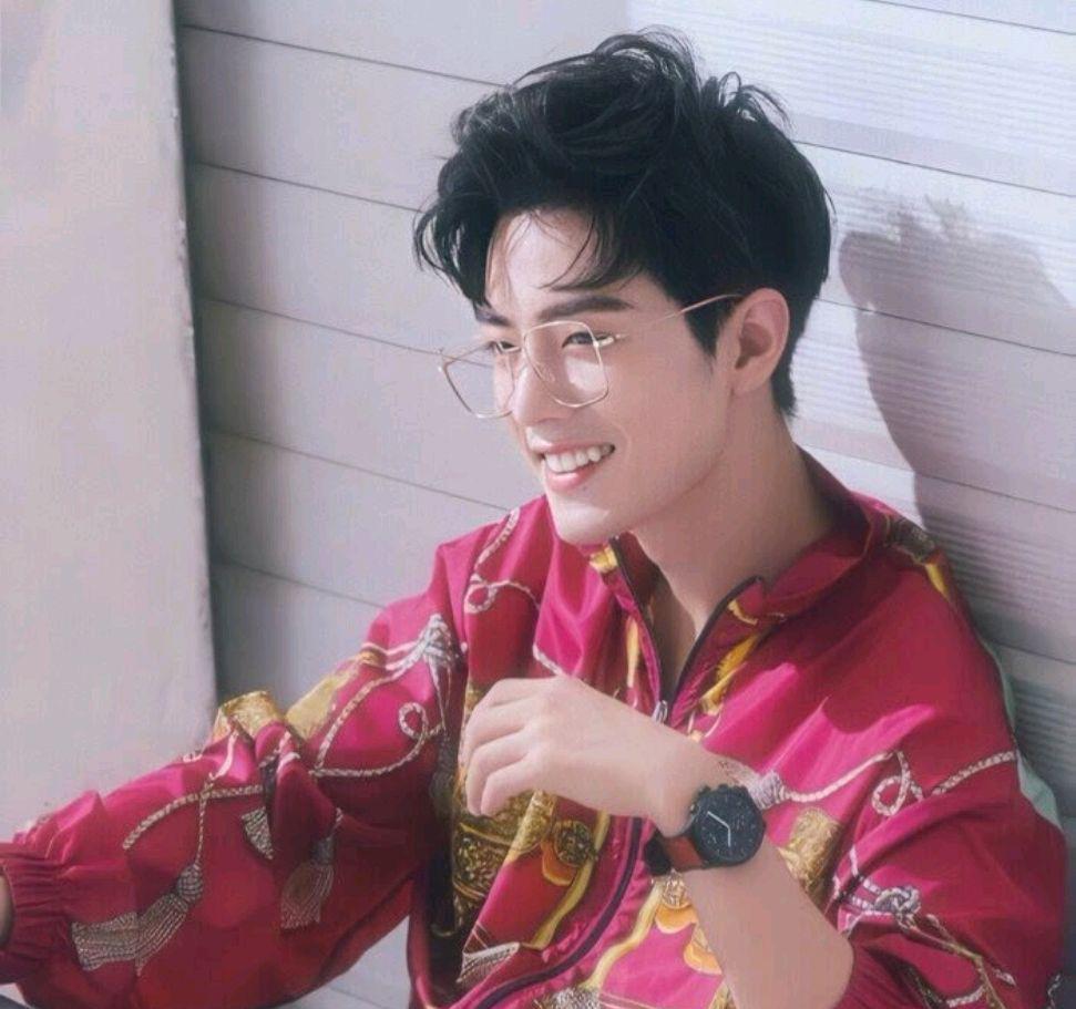 关晓彤|业内爆料肖战明确拒绝偶像剧,非科班90生进步最快,非常有野心