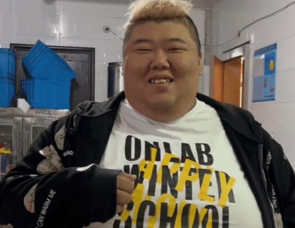 胖猴仔减肥初见成效，成功减掉40斤却很委屈，网友留言太暖心
