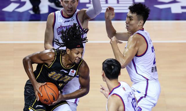 广厦|高居第二！广厦31分大胜天津6连胜 孙铭徽13助攻胡金秋前9中9