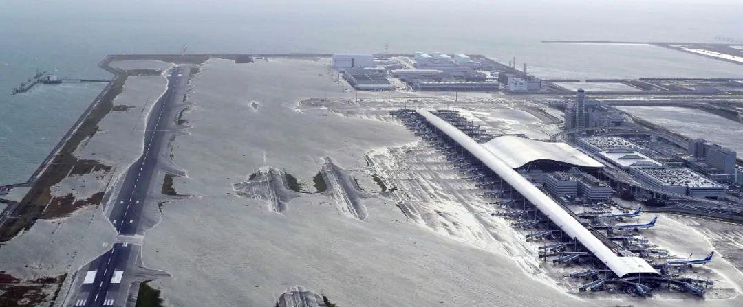 在翻云覆雨的大自然面前,人类太渺小了…