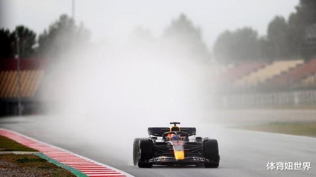 |F1测试赛第3天，奔驰红牛两强发威，半数车队遇麻烦，周冠宇冲出跑道