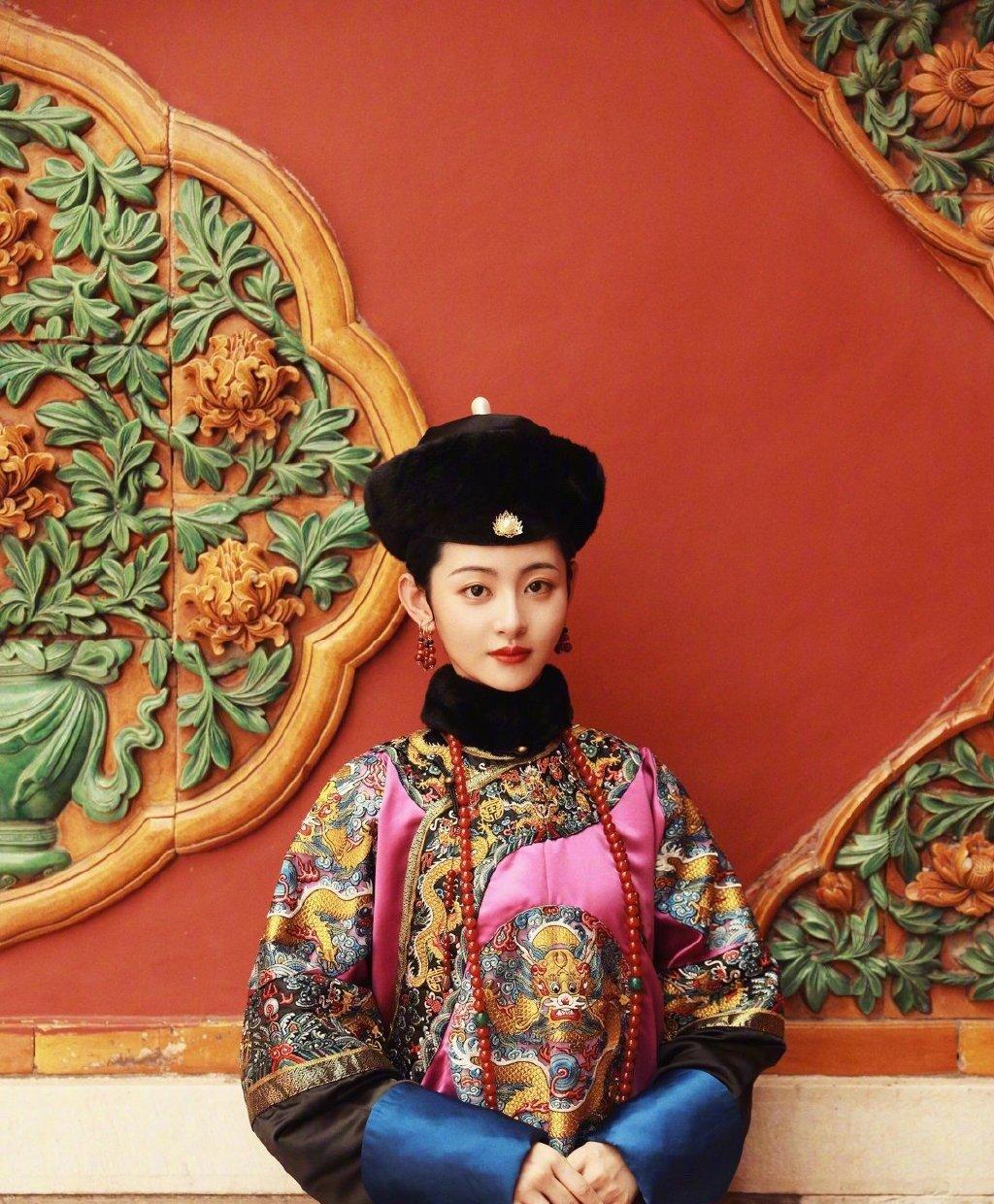 黑涩会美眉|8.1图：杨超越 杨幂 范丞丞 虞书欣 李宇春 吴磊 孟子义 蔡徐坤 迪丽热巴