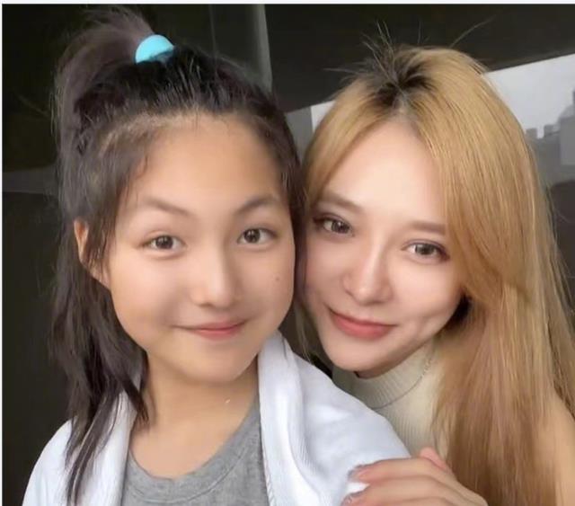 刘海 王诗龄健身照曝光，两个月减掉58斤，一双细长美腿很吸睛