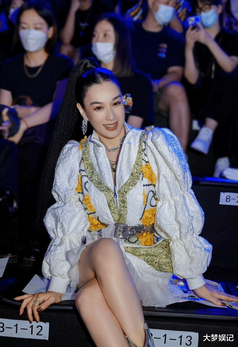 钟丽缇|钟丽缇跑商演遭讥「跌落神坛」!网友叹:赚不了多少,他曝真实价码