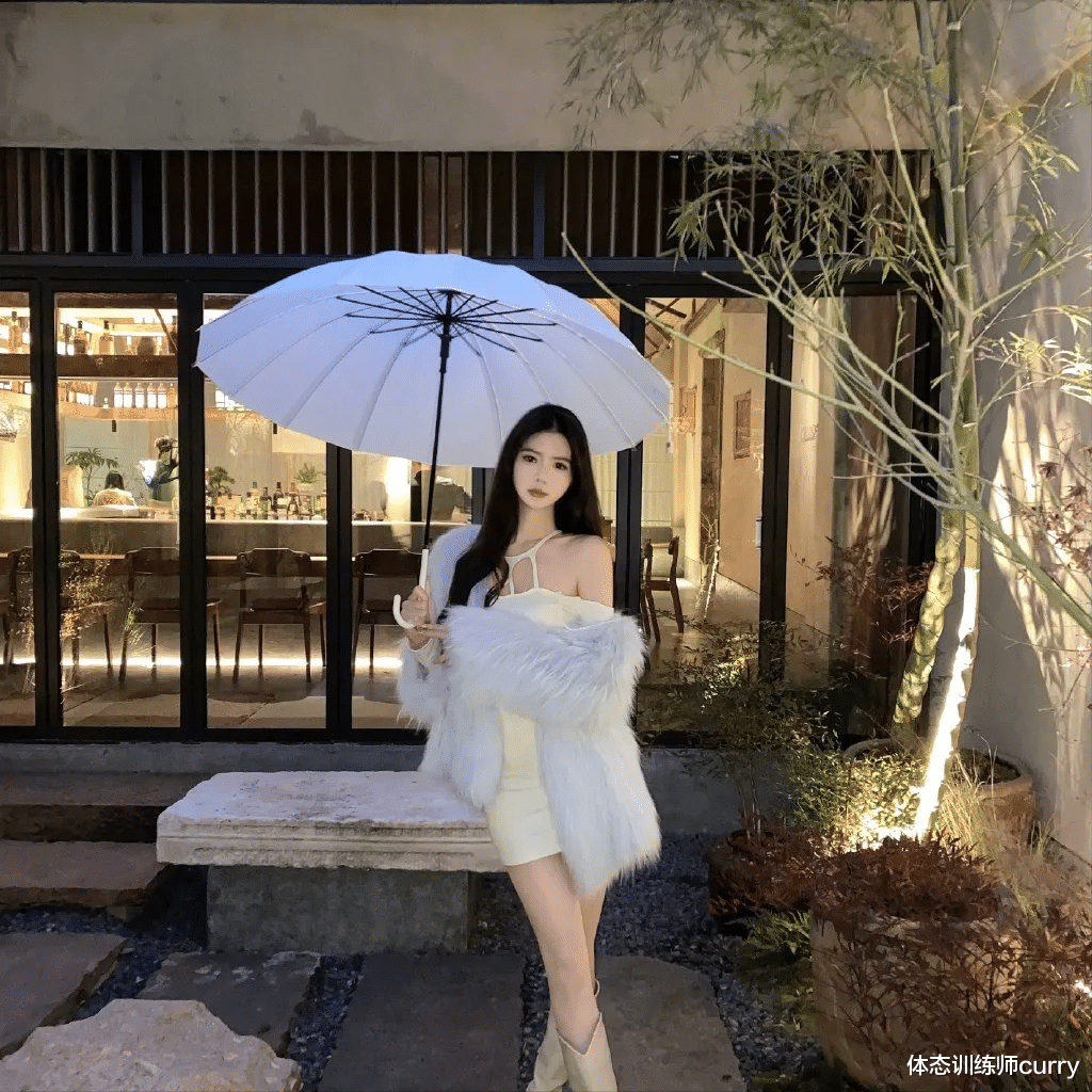 小姐姐|“纯欲瑜伽女神”花式秀大长腿…谁看谁沦陷