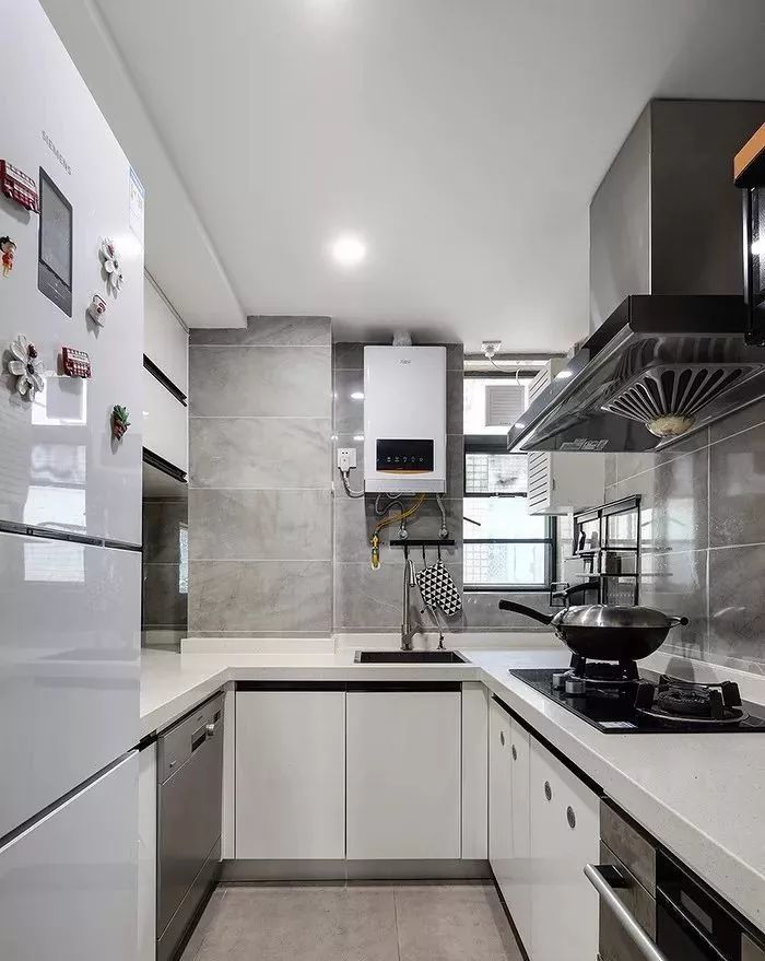 厨房这样装好看又实用,再也不担心难清洁了!