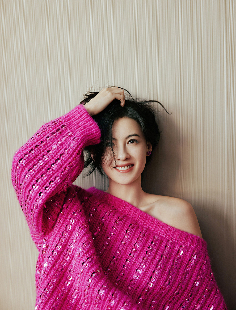 颖儿|张柏芝亮片毛衣吸睛无数,一字肩设计完美勾勒曲线