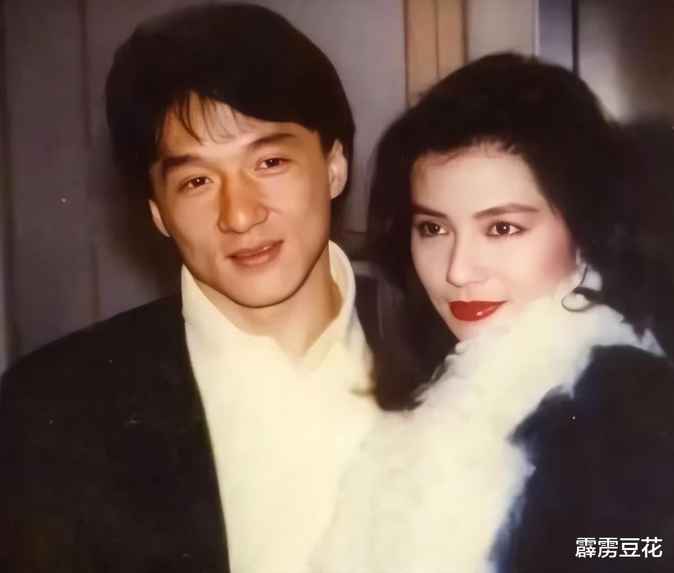 钟楚红|63岁钟楚红晒过年照片,穿牛仔裤悠闲喝咖啡,体态轻盈似少女