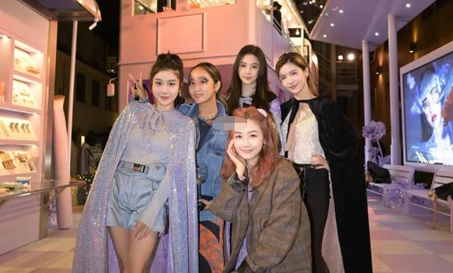 宣云|潘玮柏老婆宣云晒和程晓玥合影,眼神方向不一致,被质疑蹭合影