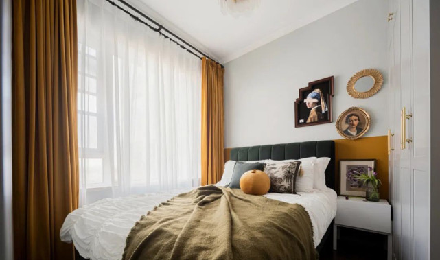 135平现代风四居室,复古绿与暖灰拼接墙面更加灵动有趣