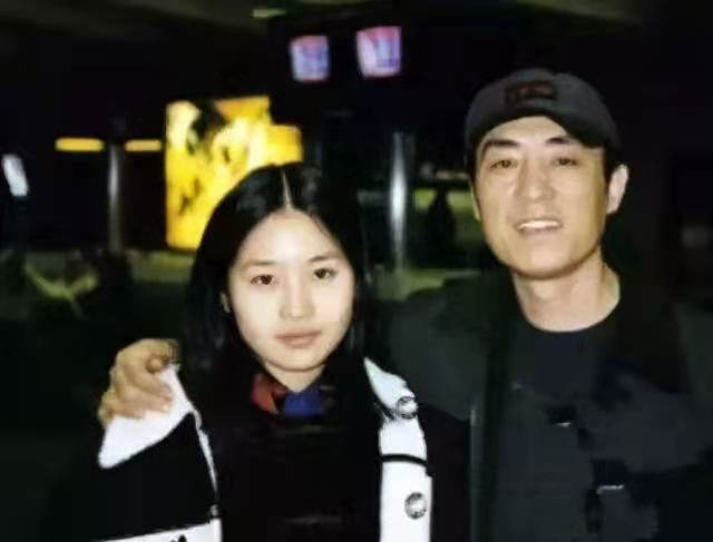 张艺谋|张艺谋：支持女儿离婚，回来吧爸养你，不能让女儿受委屈