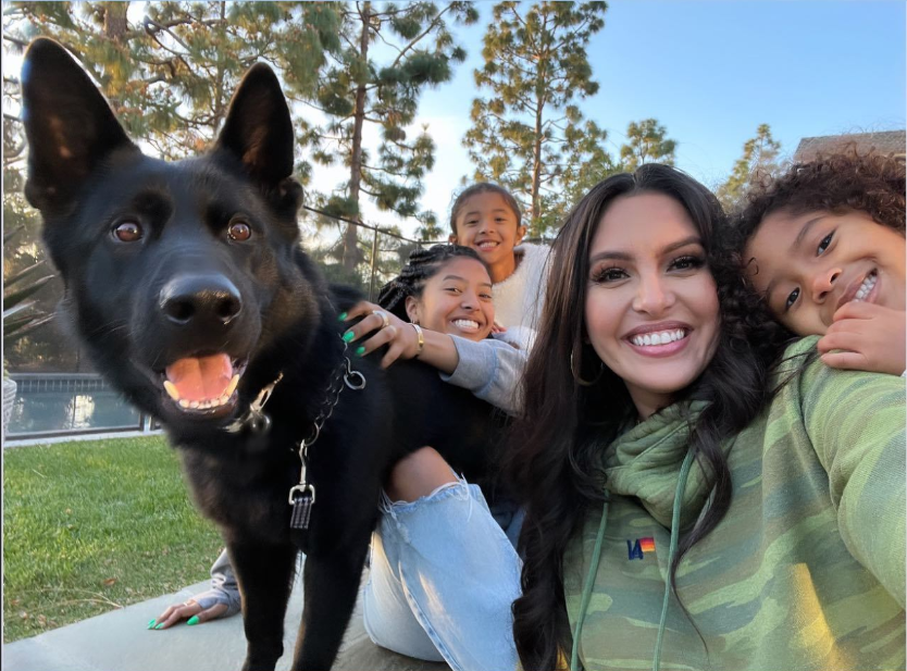 蔡明|瓦妮莎带女儿出游心情大好,三姐妹神似爸爸科比,家中迎来新成员