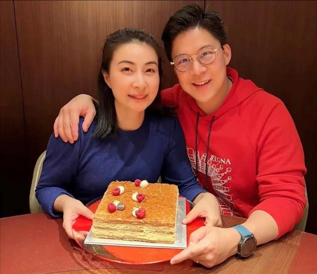 章子怡|章子怡霍启山晒各自幸福,没有选择嫁入豪门,我也一样过得幸福