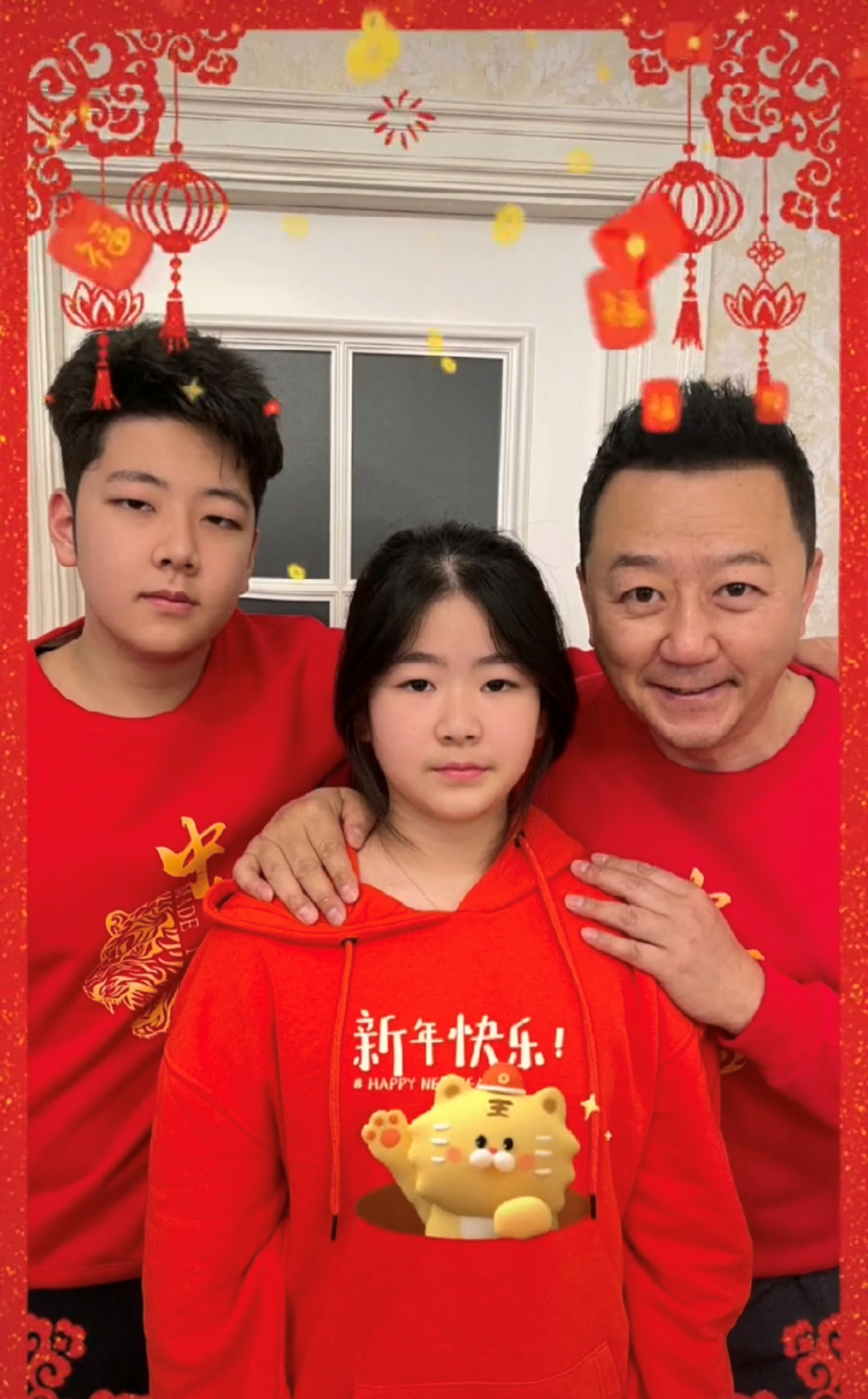 郭涛|郭涛儿子近照：15岁石头暑假狂练肌肉，高大威猛颜值远胜爸