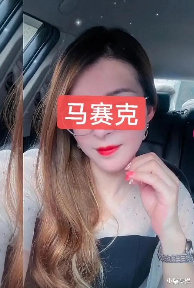 求职|东莞：女子穿短裙化浓妆深夜站在路边找工作，网友：应该另有所图