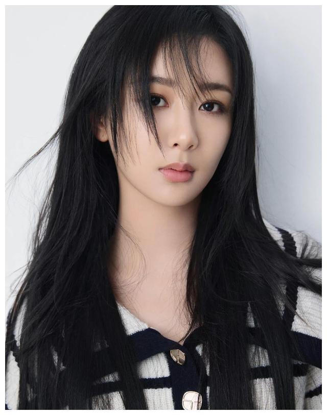 杨紫|杨紫30岁生日写真,洒脱随性,灵动自然